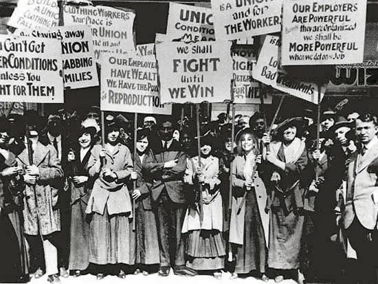 Women on the picket line during the Bread and Roses strike